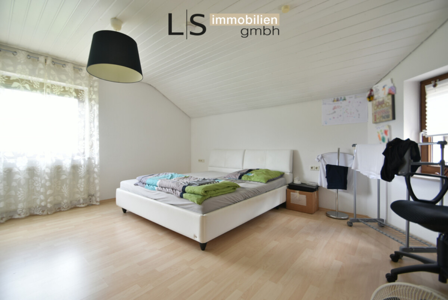 Zimmer 2 | Wohnung DG