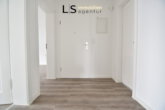 Schöne, helle und vollständig renovierte 4-Zimmer-Wohnung in guter Wohnlage von S-Rot! - Eingang-/Flurbereich
