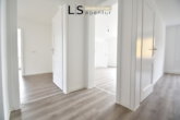 Schöne, helle und vollständig renovierte 4-Zimmer-Wohnung in guter Wohnlage von S-Rot! - Eingang-/Flurbereich