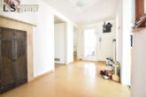 Sehr schöne und charmante 4-Zimmer-DG-Wohnung in absolut ruhiger Lage von Stuttgart-Ost! - Eingangs-/Flurbereich