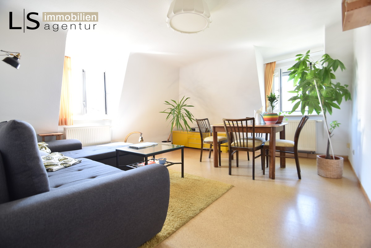 Sehr schöne und charmante 4-Zimmer-DG-Wohnung in absolut ruhiger Lage von Stuttgart-Ost!, 70188 Stuttgart, Dachgeschosswohnung