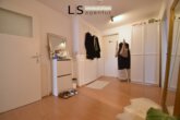 Eingangs-/Flurbereich - **Dachgeschoss** Gemütliche 3 Zimmer-DG-Wohnung in schönem Altbau, mitten im Stuttgarter Westen!