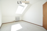 Zimmer 2 - *Ihr Wohntraum zum Selbstgestalten – 3-Zimmer-Dachgeschosswohnung in Top-Lage mit 2 Stellplätzen!*