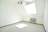 Zimmer 2 - *Ihr Wohntraum zum Selbstgestalten – 3-Zimmer-Dachgeschosswohnung in Top-Lage mit 2 Stellplätzen!*