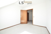 Zimmer 2 - *Ihr Wohntraum zum Selbstgestalten – 3-Zimmer-Dachgeschosswohnung in Top-Lage mit 2 Stellplätzen!*