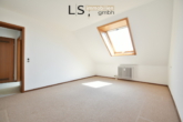 Zimmer 3 - *Ihr Wohntraum zum Selbstgestalten – 3-Zimmer-Dachgeschosswohnung in Top-Lage mit 2 Stellplätzen!*