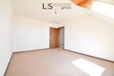 Zimmer 3 - *Ihr Wohntraum zum Selbstgestalten – 3-Zimmer-Dachgeschosswohnung in Top-Lage mit 2 Stellplätzen!*