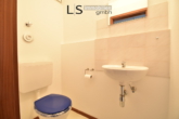 Separates WC - *Ihr Wohntraum zum Selbstgestalten – 3-Zimmer-Dachgeschosswohnung in Top-Lage mit 2 Stellplätzen!*