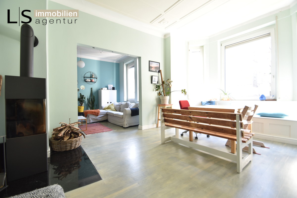 *Traumhaft* Großzügige und stilvolle 4-Zimmer-Altbau-Etagenwohnung in urbaner und ruhiger Wohnlage!, 70372 Stuttgart / Bad Cannstatt, Etagenwohnung