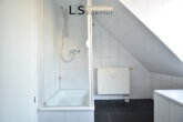 Traumhafte 2-Zimmer-Maisonette-Wohnung mit Dachloggia und Tiefgaragenstellplatz in bester Wohnlage! - Badezimmer