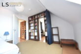 **Dachgeschoss** Gemütliche 3 Zimmer-DG-Wohnung in schönem Altbau, mitten im Stuttgarter Westen! - Schlafzimmer