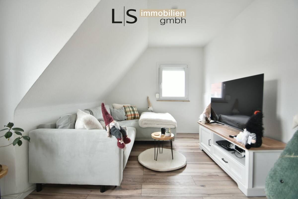 Sehr schöne und sanierte 3-Zimmer-Dachgeschoss-Wohnung mit Gartenanteil in ruhiger Wohnlage!, 70327 Stuttgart, Dachgeschosswohnung