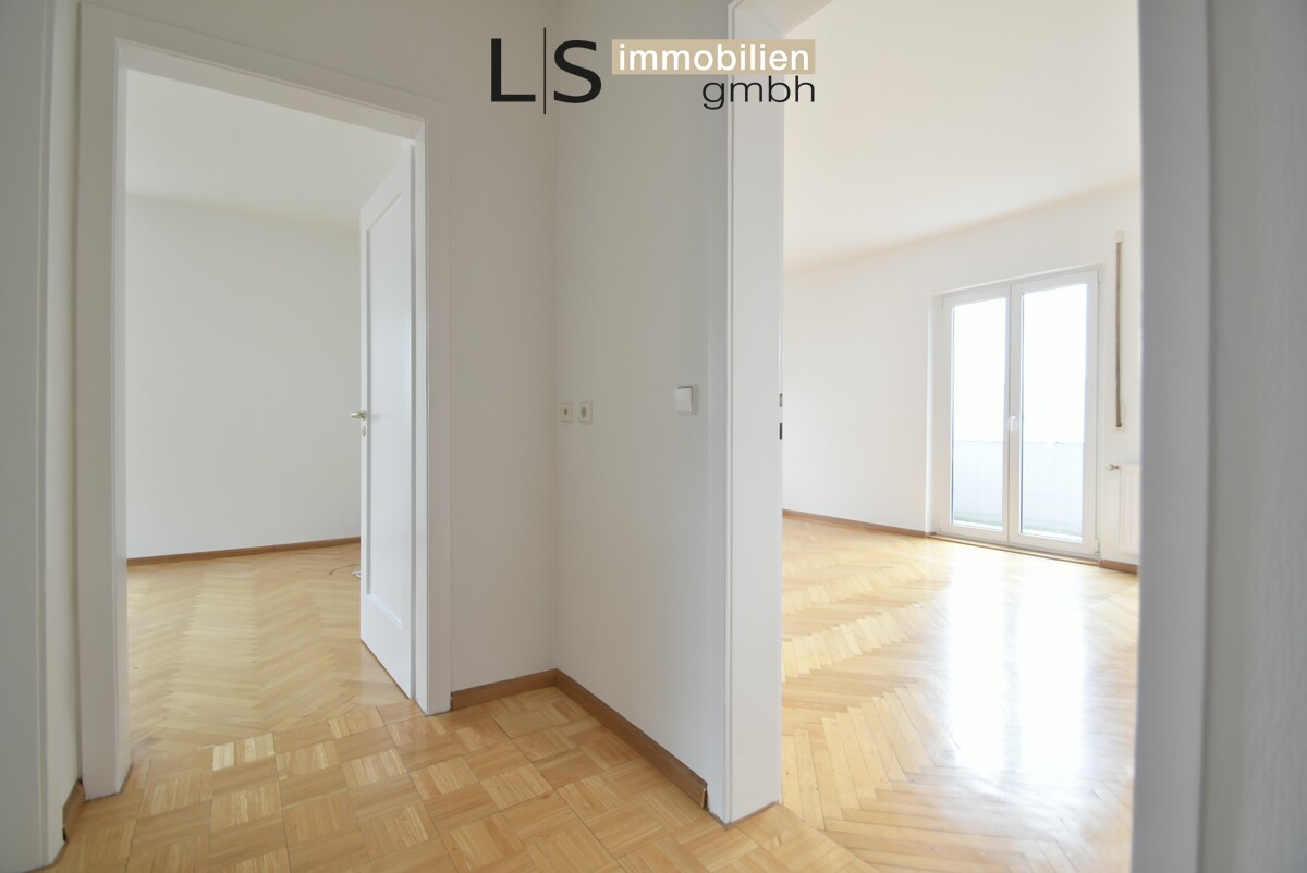 *Altbaucharme* Großzügige, gepflegte 3-Zimmer-Etagen-Wohnung mit Balkon in ruhiger Wohnlage!, 70327 Stuttgart, Etagenwohnung