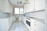 Küche - Wohntraum mit Potenzial: 4,5-Zimmer-Etagenwohnung mit 2 Balkonen, Garage & Garten in Oberesslingen!