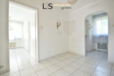 Eingangs-/Flurbereich - Wohntraum mit Potenzial: 4,5-Zimmer-Etagenwohnung mit 2 Balkonen, Garage & Garten in Oberesslingen!