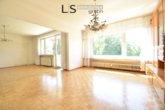 Wohn-/Essbereich - Wohntraum mit Potenzial: 4,5-Zimmer-Etagenwohnung mit 2 Balkonen, Garage & Garten in Oberesslingen!