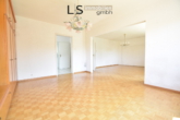 Wohn-/ Essbereich - Wohntraum mit Potenzial: 4,5-Zimmer-Etagenwohnung mit 2 Balkonen, Garage & Garten in Oberesslingen!
