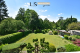 Ausblick - Wohntraum mit Potenzial: 4,5-Zimmer-Etagenwohnung mit 2 Balkonen, Garage & Garten in Oberesslingen!