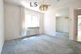 Schlafzimmer 2 - Wohntraum mit Potenzial: 4,5-Zimmer-Etagenwohnung mit 2 Balkonen, Garage & Garten in Oberesslingen!