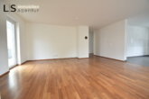*Neuwertig* Sehr schöne und helle 4-Zimmer-Wohnung mit Balkon und Tiefgarage in Oberesslingen! - Wohnbereich