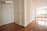 *Neuwertig* Sehr schöne und helle 4-Zimmer-Wohnung mit Balkon und Tiefgarage in Oberesslingen! - Flur