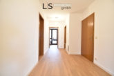 Flur - Perfekte 3-Zimmer-Wohnung in Halbhöhenlage mit zwei Balkonen und Doppelgarage!
