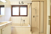 Badezimmer - Perfekte 3-Zimmer-Wohnung in Halbhöhenlage mit zwei Balkonen und Doppelgarage!