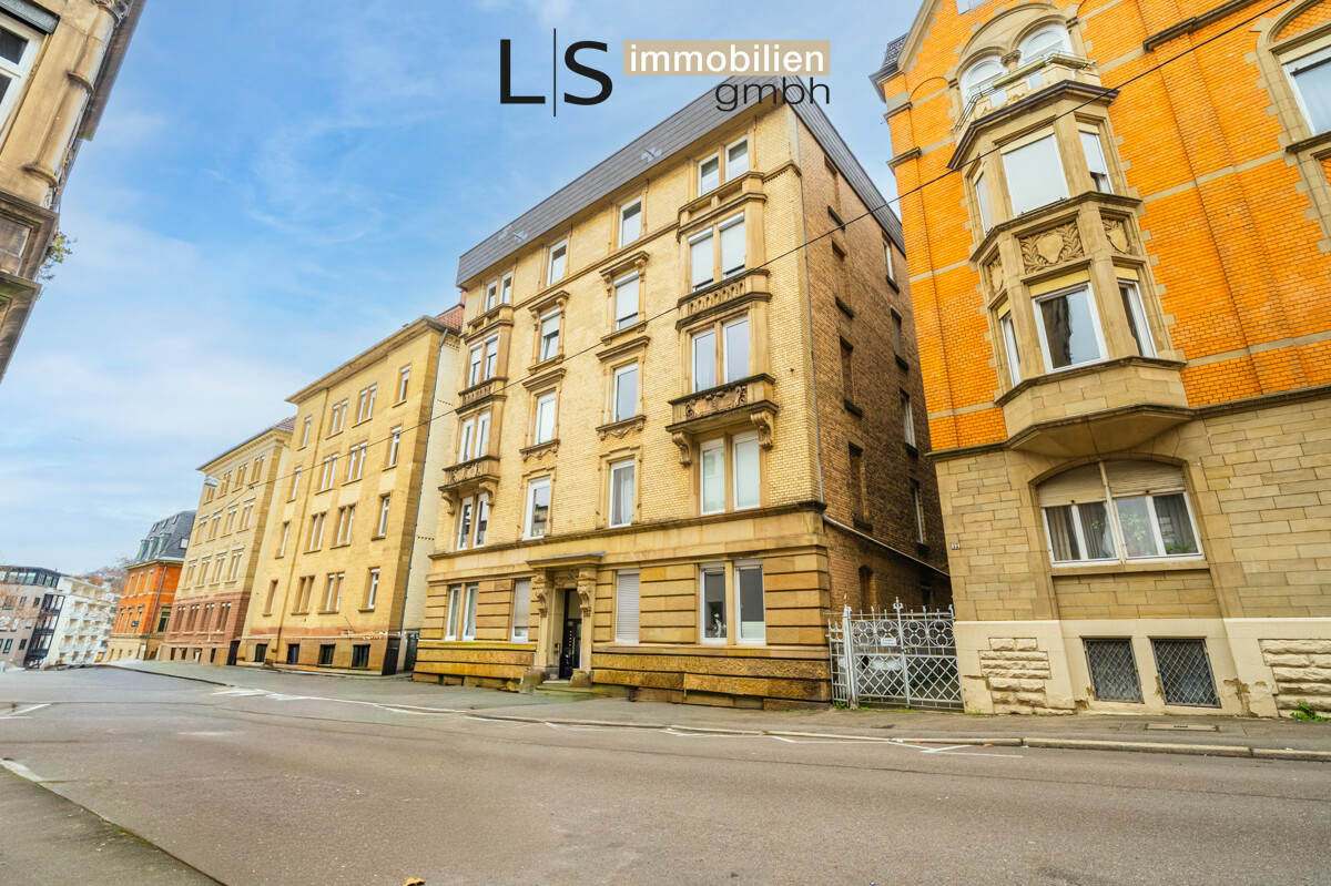 *Heusteigviertel* Traumhafte 4-Zimmer-Altbauwohnung mit Balkon in bester Lage mit City-Blick!, 70182 Stuttgart, Wohnung