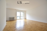 Wohnzimmer - sehr schöne, großzügige und helle 3-Zimmer Wohnung mit Balkon!