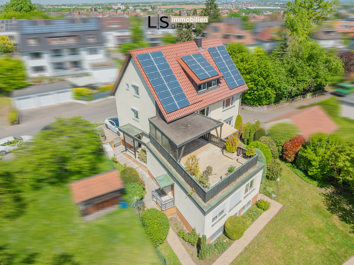 POOL. PLATZ. POTENZIAL – Gepflegtes 3-Familienhaus mit großem Grundstück in Bestlage von S-Stammheim, 70439 Stuttgart, Mehrfamilienhaus