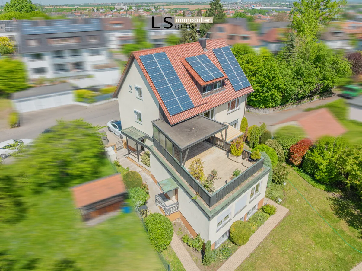 POOL. PLATZ. POTENZIAL – Gepflegtes 3-Familienhaus mit großem Grundstück in Bestlage von S-Stammheim, 70439 Stuttgart, Mehrfamilienhaus