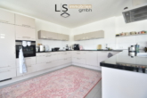 Küchenbereich - Exklusive 3,5-Zimmer-Wohnung mit XXL-Terrasse, hochwertiger EBK & 2 Kfz-Stellplätzen in guter Lage!