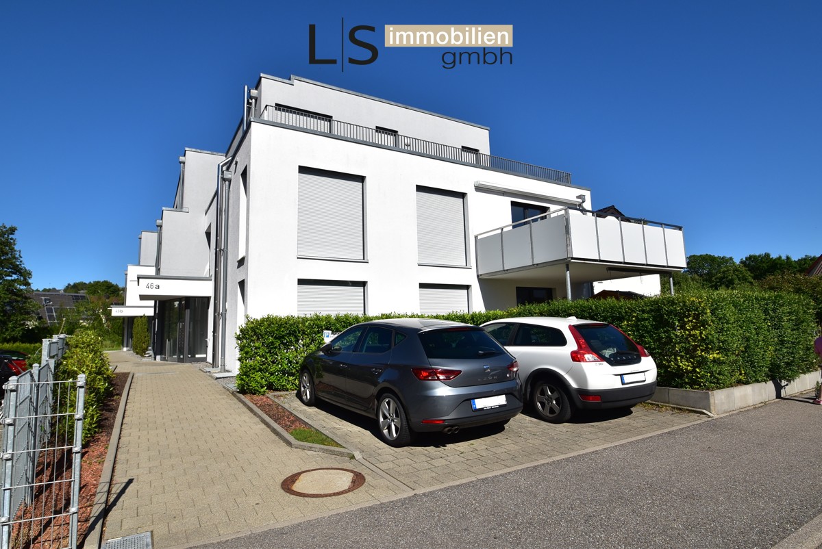Exklusive 3,5-Zimmer-Wohnung mit XXL-Terrasse, hochwertiger EBK & 2 Kfz-Stellplätzen in guter Lage!, 71296 Heimsheim, Wohnung