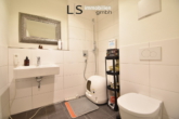 Gäste-Duschbadezimmer - Exklusive 3,5-Zimmer-Wohnung mit XXL-Terrasse, hochwertiger EBK & 2 Kfz-Stellplätzen in guter Lage!