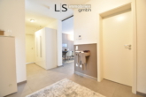 Flurbereich - Exklusive 3,5-Zimmer-Wohnung mit XXL-Terrasse, hochwertiger EBK & 2 Kfz-Stellplätzen in guter Lage!