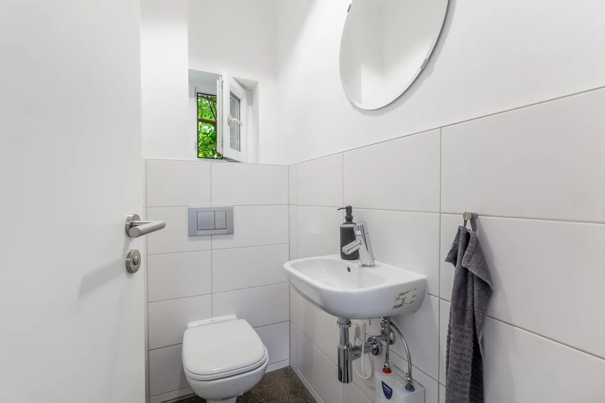 WC | rechter Flügel