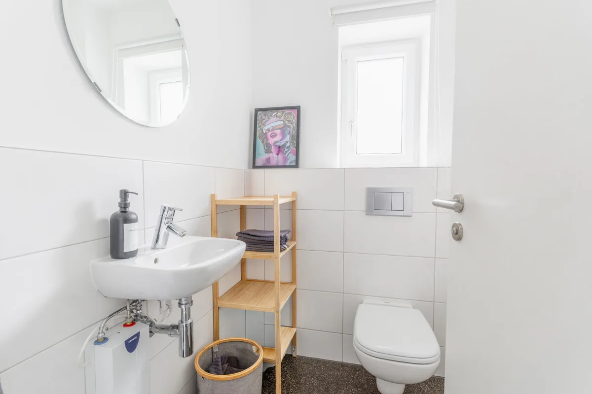 WC | linker Flügel