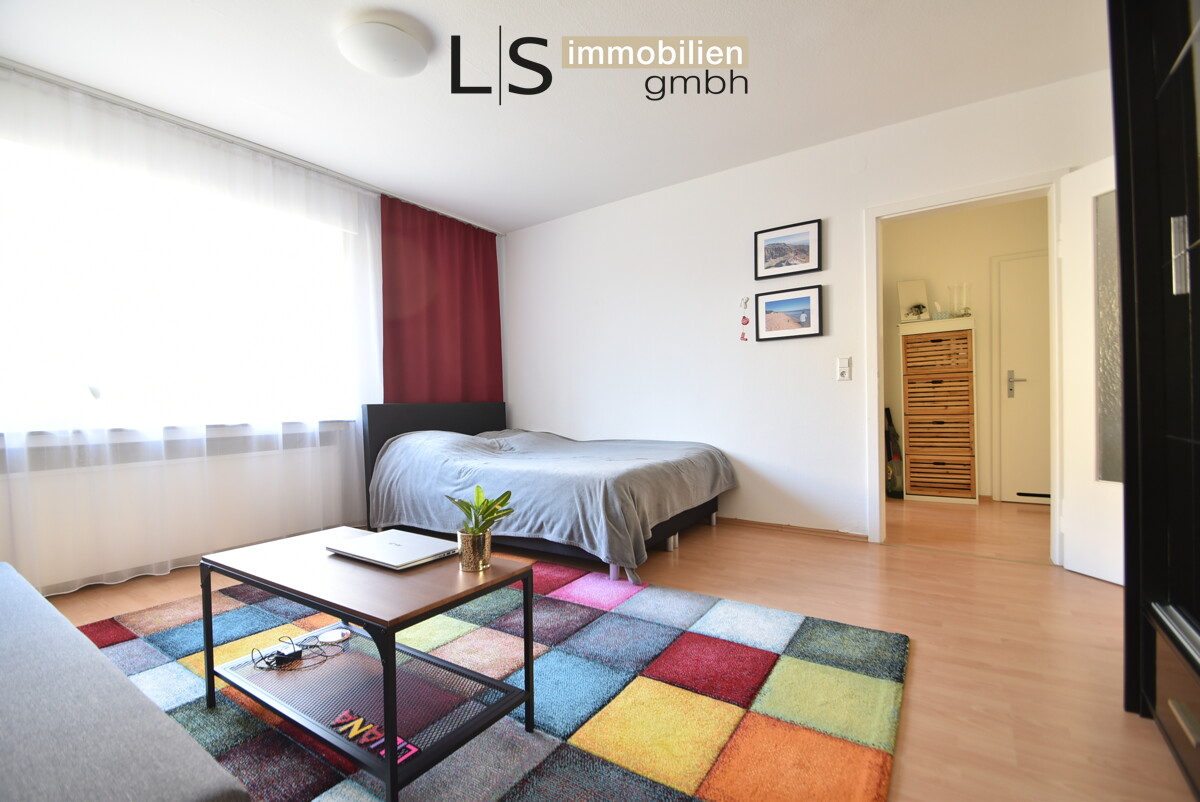 Sehr schöne, große und gepflegte 1-Zimmer-Wohnung mit Balkon in ruhiger Lage und Top-Anbindung!, 70565 Stuttgart, Erdgeschosswohnung