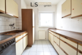 Küche - Geräumige und helle 3-Zimmer-Wohnung in ruhiger Wohnlage von S-Untertürkheim mit Balkon!