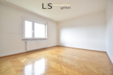 Schlafzimmer - Geräumige und helle 3-Zimmer-Wohnung in ruhiger Wohnlage von S-Untertürkheim mit Balkon!