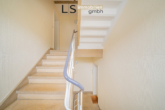 Treppenhaus - *Investmentchance in S-Degerloch* Kompakte 2-Zimmer-Wohnung mit Potenzial in modernisiertem Haus!