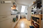 Schöne, helle 2-Zimmer-Wohnung in zentrumsnaher Lage von S-Degerloch! - Küche mit EBK