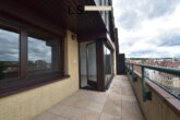 *Weitblick* Renovierte 2,5-Zimmer-Galeriewohnung mit Balkon, großer Dachterrasse und TG-Stellplatz! - Balkon